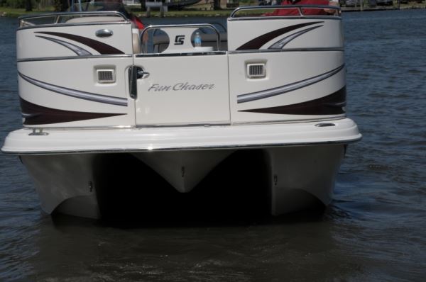 Fun Chaser Fiberglass â€˜Toons A revolution in pontoon 