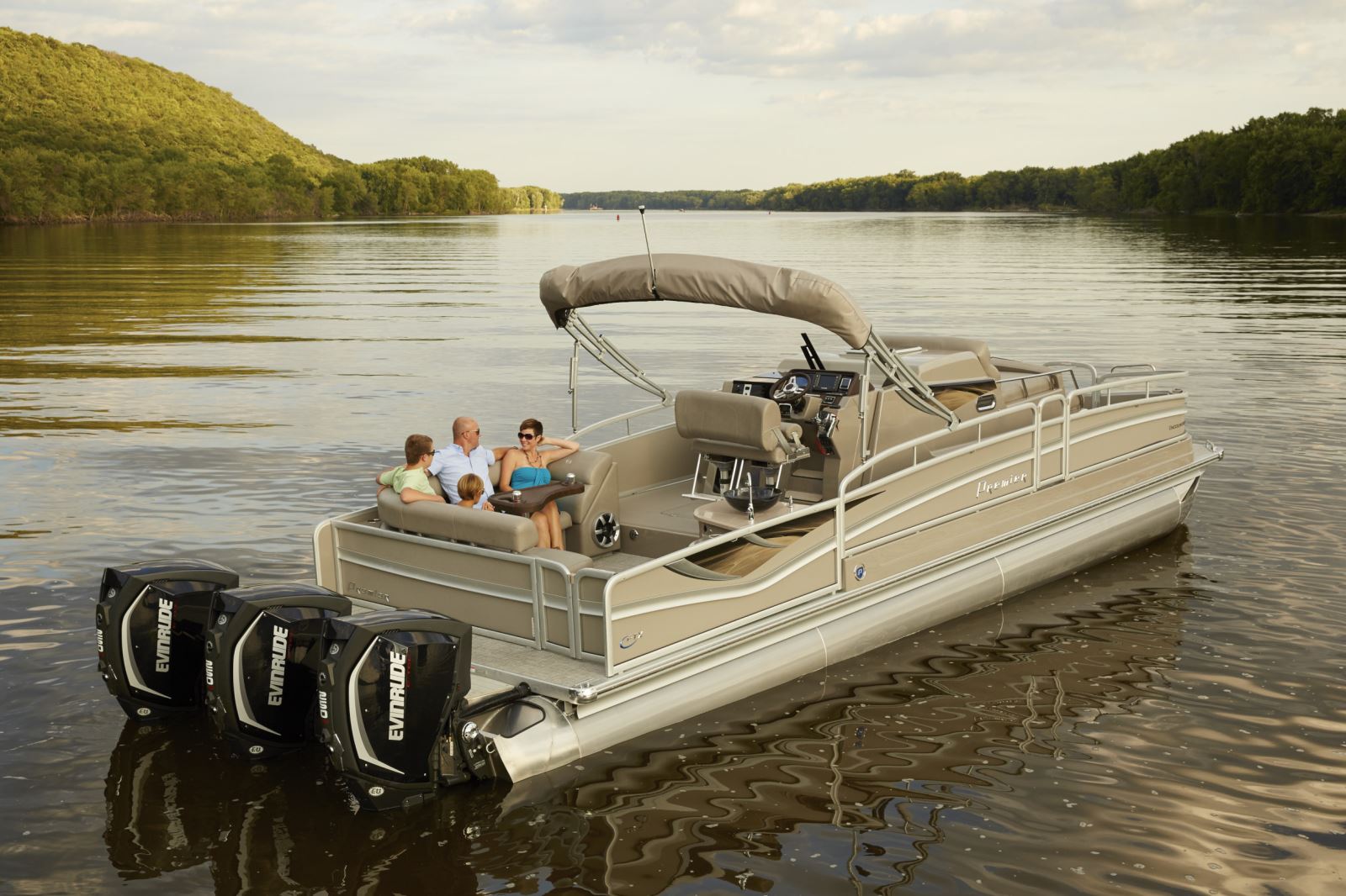 They call it the Encounter, their first center-cabin pontoon model. 